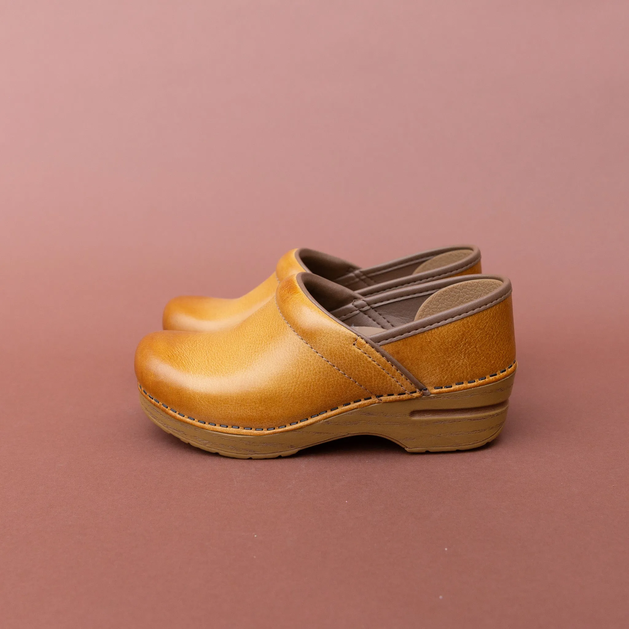 Dansko | Professional Clog in Distressed Honey