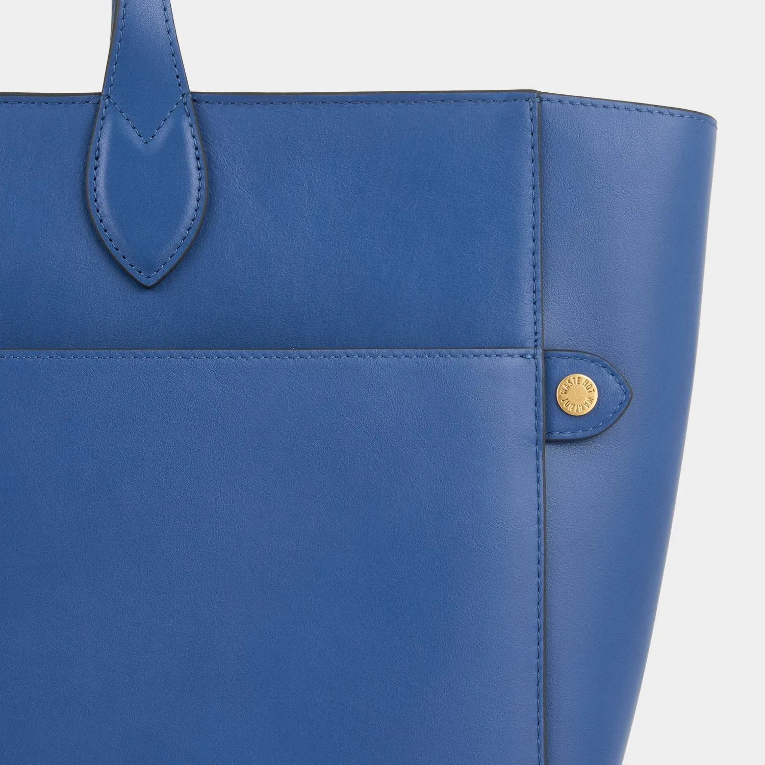 E/W Nevis Tote