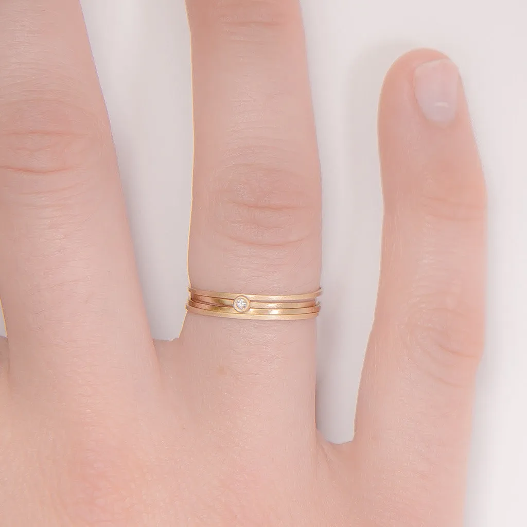 <!--RG251-->dainty dot ring with diamond