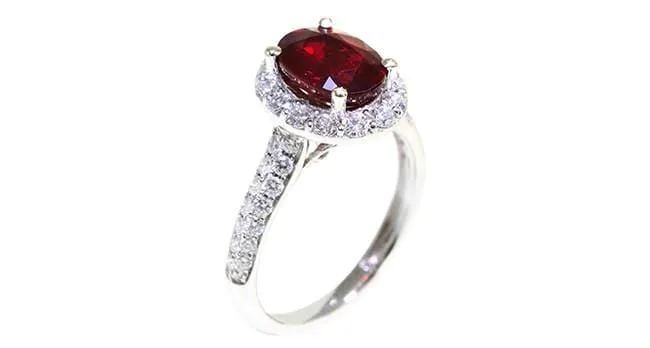 Ruby Ring 2.19ct 18k white gold with Diamonds