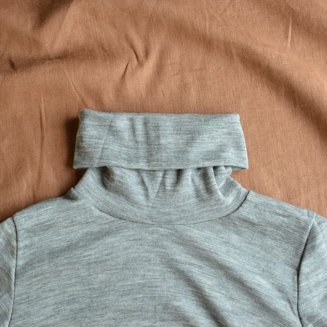 Unisex Adults Turtleneck Long Sleeve Top in Merino/Silk